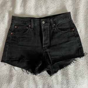 LEVI’S 501 black denim short